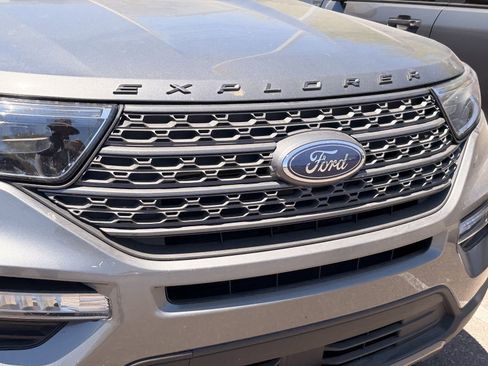 Used 2023 Ford Explorer XLT w/ Equipment Group 202A RWD image 4