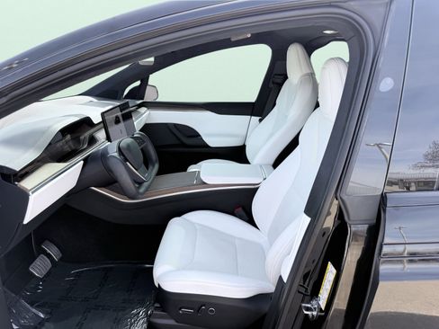 Used 2023 Tesla Model X AWD/4WD image 3