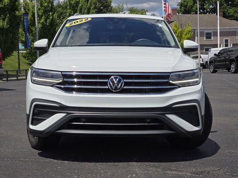 Used 2022 Volkswagen Tiguan SE w/ Panoramic Sunroof Package FWD image 17