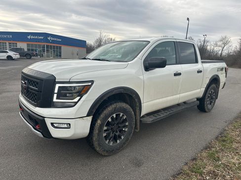 Used 2023 Nissan Titan PRO-4X w/ Off Road Protection Package image 10