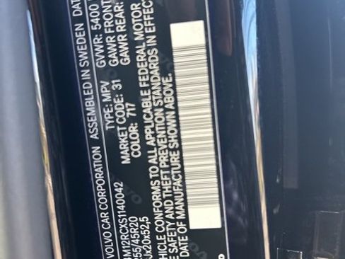 Certified 2025 Volvo XC60 B5 Plus image 28