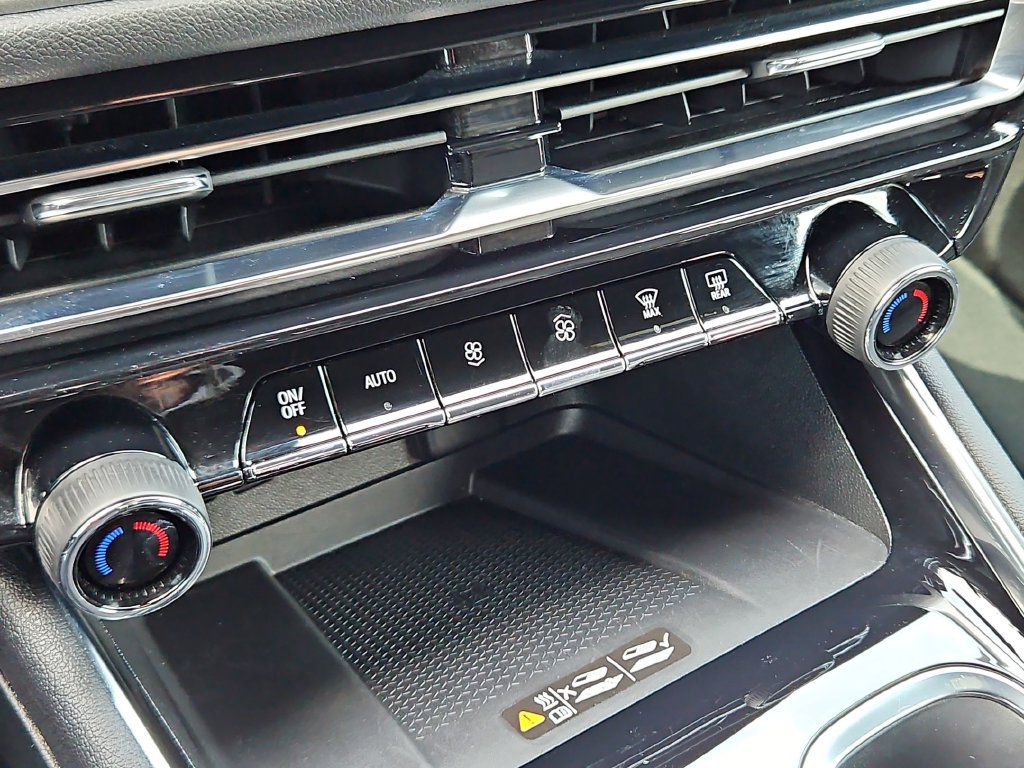 Used 2025 Chevrolet Traverse LT w/ Driver Confidence Package FWD image 19