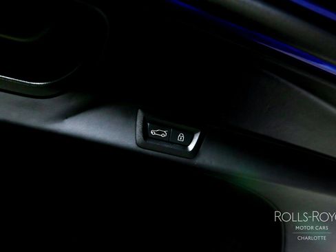 Used 2021 Rolls-Royce Cullinan Black Badge image 25