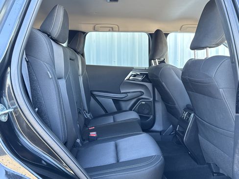 Used 2025 Mitsubishi Outlander ES image 46