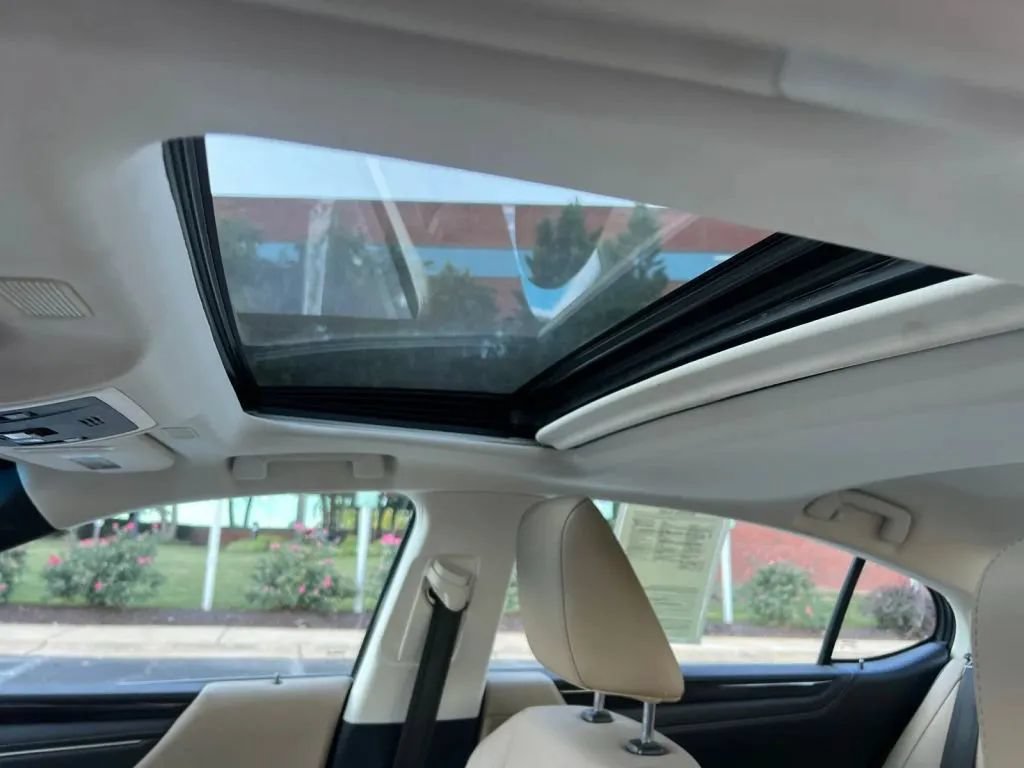 Used 2020 Lexus ES 350 w/ Premium Package FWD image 28