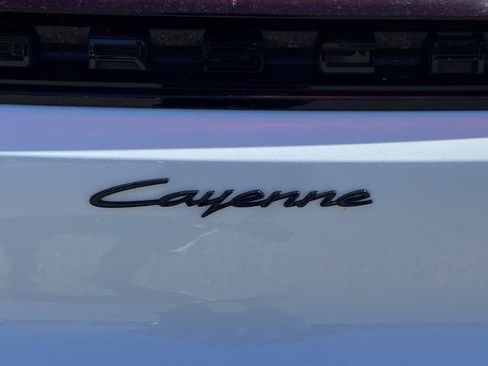 Used 2024 Porsche Cayenne AWD/4WD image 34