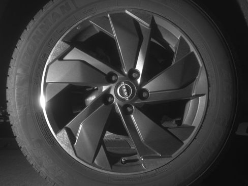 Used 2025 Nissan Rogue SV image 15