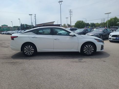 Used 2023 Nissan Altima 2.5 SV AWD/4WD image 8