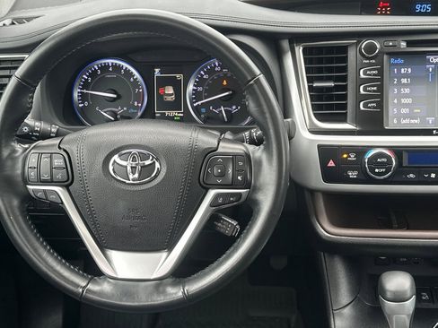 Used 2019 Toyota Highlander SE image 14