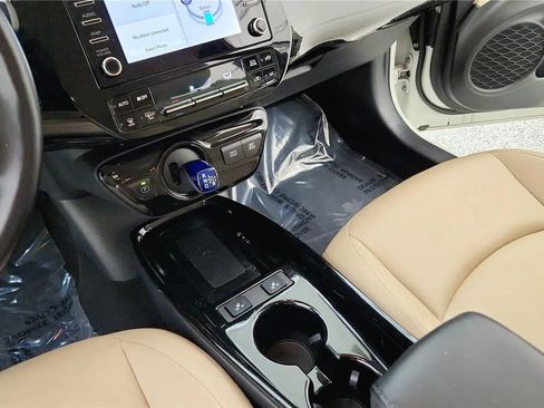 Used 2020 Toyota Prius XLE image 33