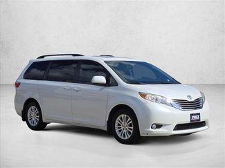 Used 2016 Toyota Sienna XLE w/ XLE Navigation Package FWD video 2