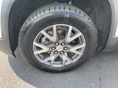 Used 2023 GMC Acadia SLT AWD/4WD image 4