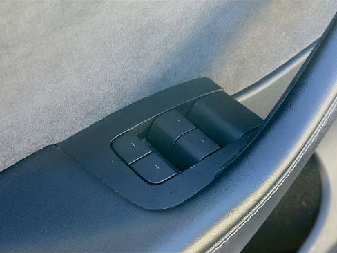 Used 2022 Tesla Model Y Performance image 23