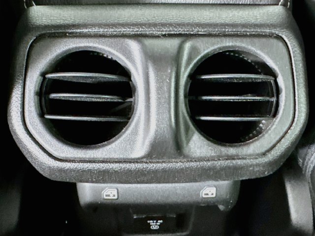 Used 2022 Jeep Wrangler Unlimited Sahara w/ Cold Weather Group AWD/4WD image 32