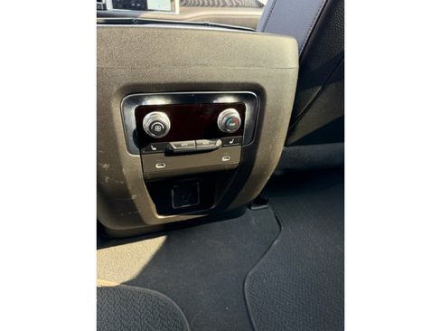 Used 2022 GMC Yukon XL Denali AWD/4WD image 11