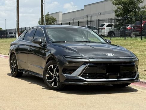 Used 2025 Hyundai Sonata SEL FWD image 2