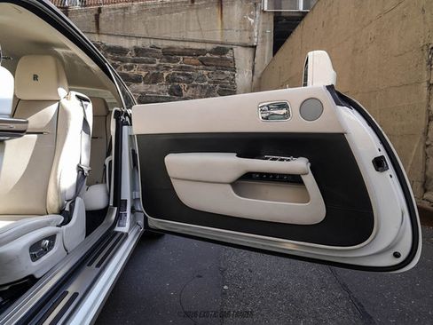 Used 2017 Rolls-Royce Wraith RWD image 51