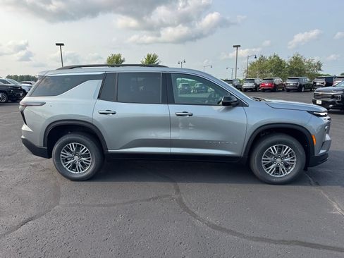 New 2027 Chevrolet Traverse LT AWD/4WD image 2