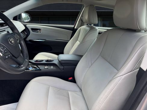 Used 2018 Toyota Avalon XLE Premium w/ Carpet Mat Package FWD image 2