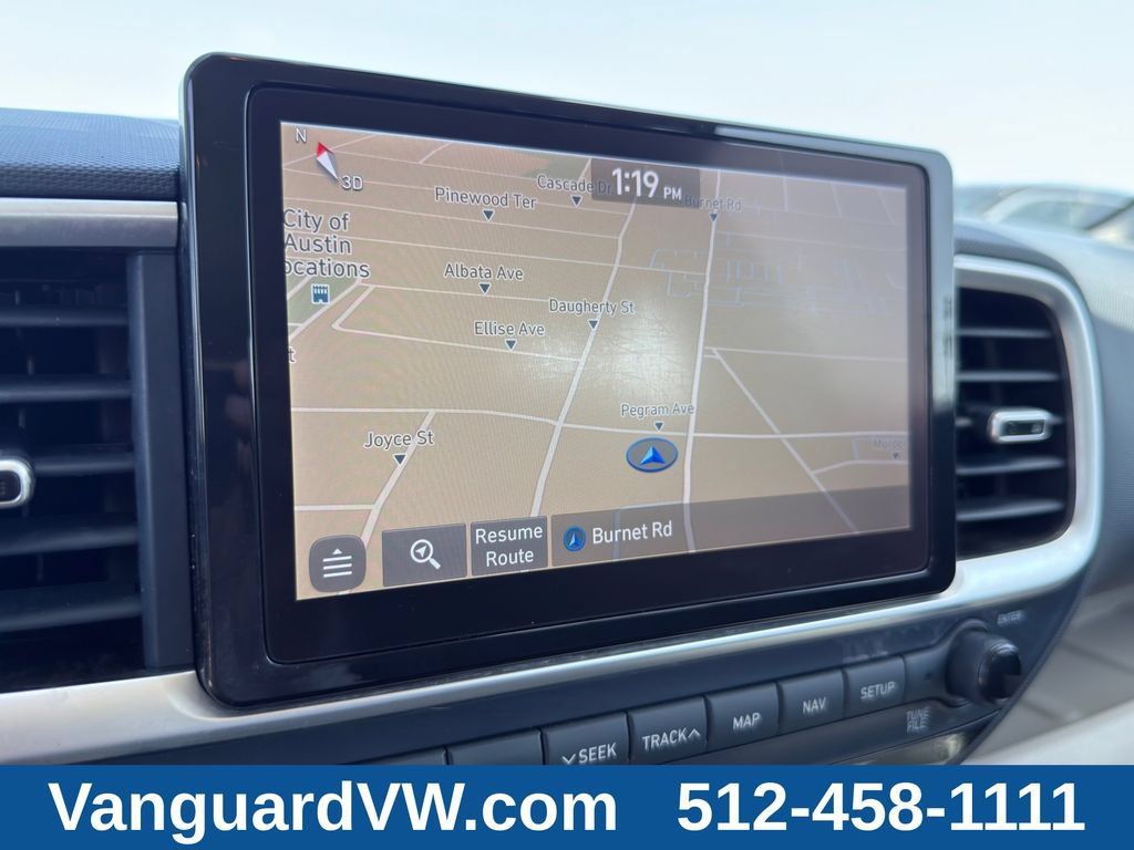 Used 2022 Hyundai Venue Limited FWD image 17