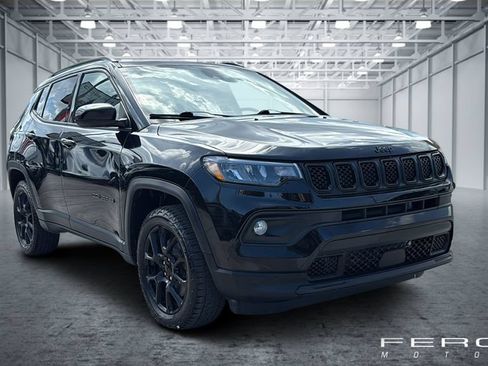Used 2023 Jeep Compass Latitude AWD/4WD image 7