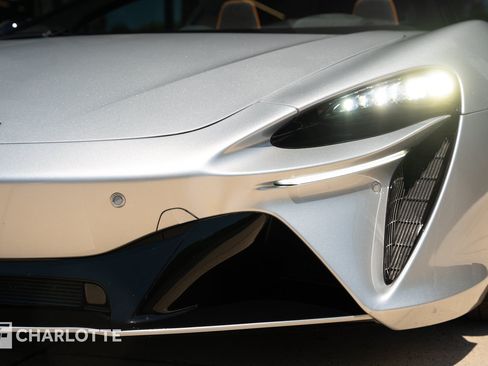 Used 2025 McLaren Artura Spider RWD image 5