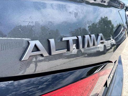 Used 2025 Nissan Altima 2.5 SV FWD image 40