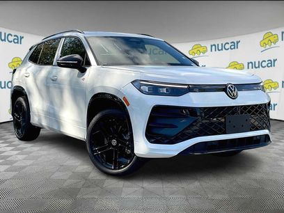 New 2025 Volkswagen Tiguan SE R-Line