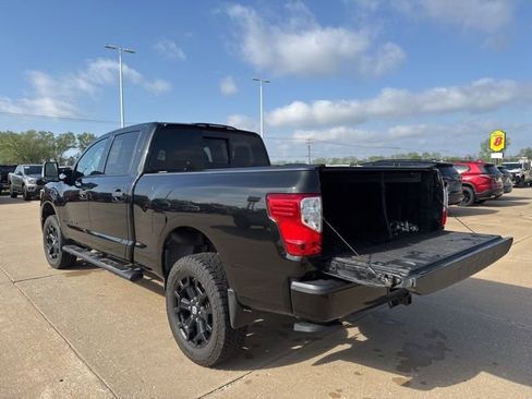 Used 2019 Nissan Titan SL w/ Midnight Edition AWD/4WD image 6