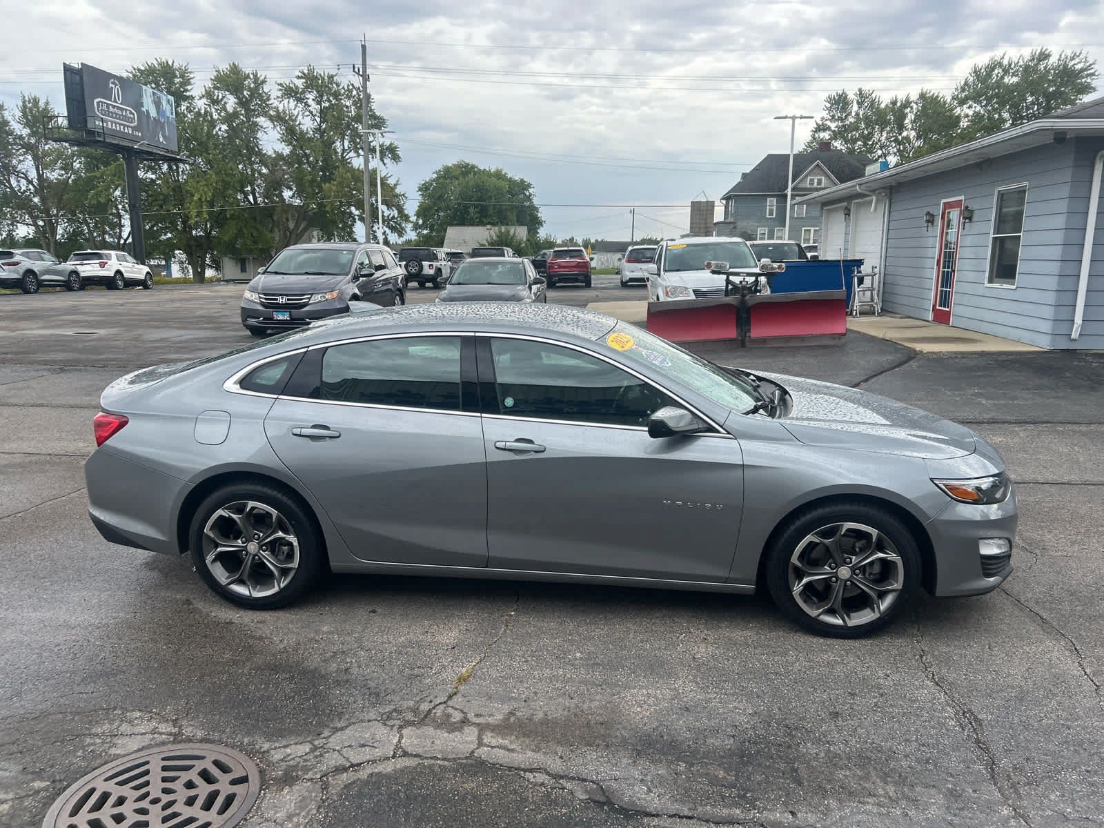 Used 2023 Chevrolet Malibu LT FWD image 2