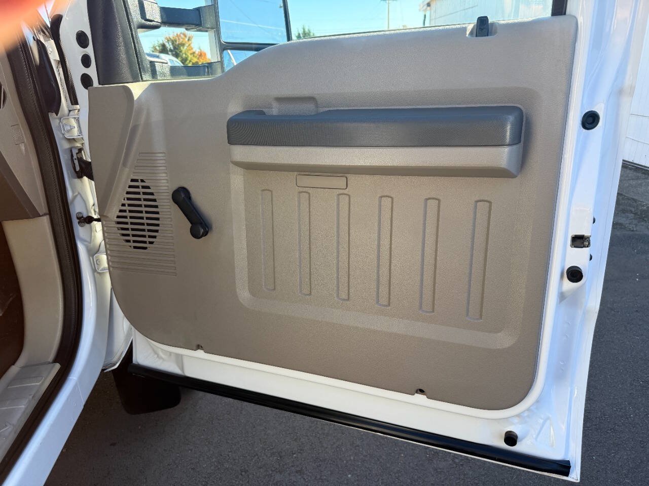 Used 2010 Ford F550 2WD Regular Cab Super Duty image 34