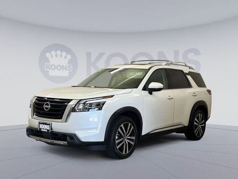 Used 2023 Nissan Pathfinder Platinum image 1
