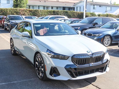 New 2027 BMW i5 eDrive40 w/ M Sport Package RWD image 5