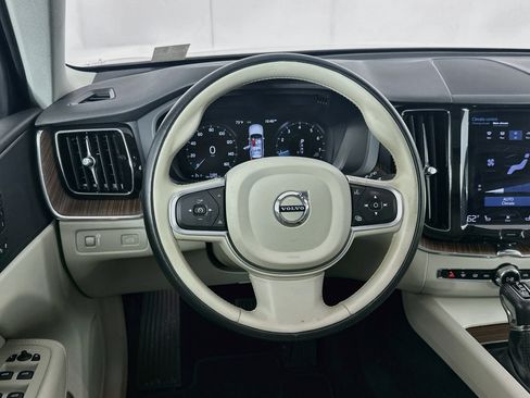 Used 2021 Volvo XC60 T5 Momentum w/ Climate Package FWD image 18