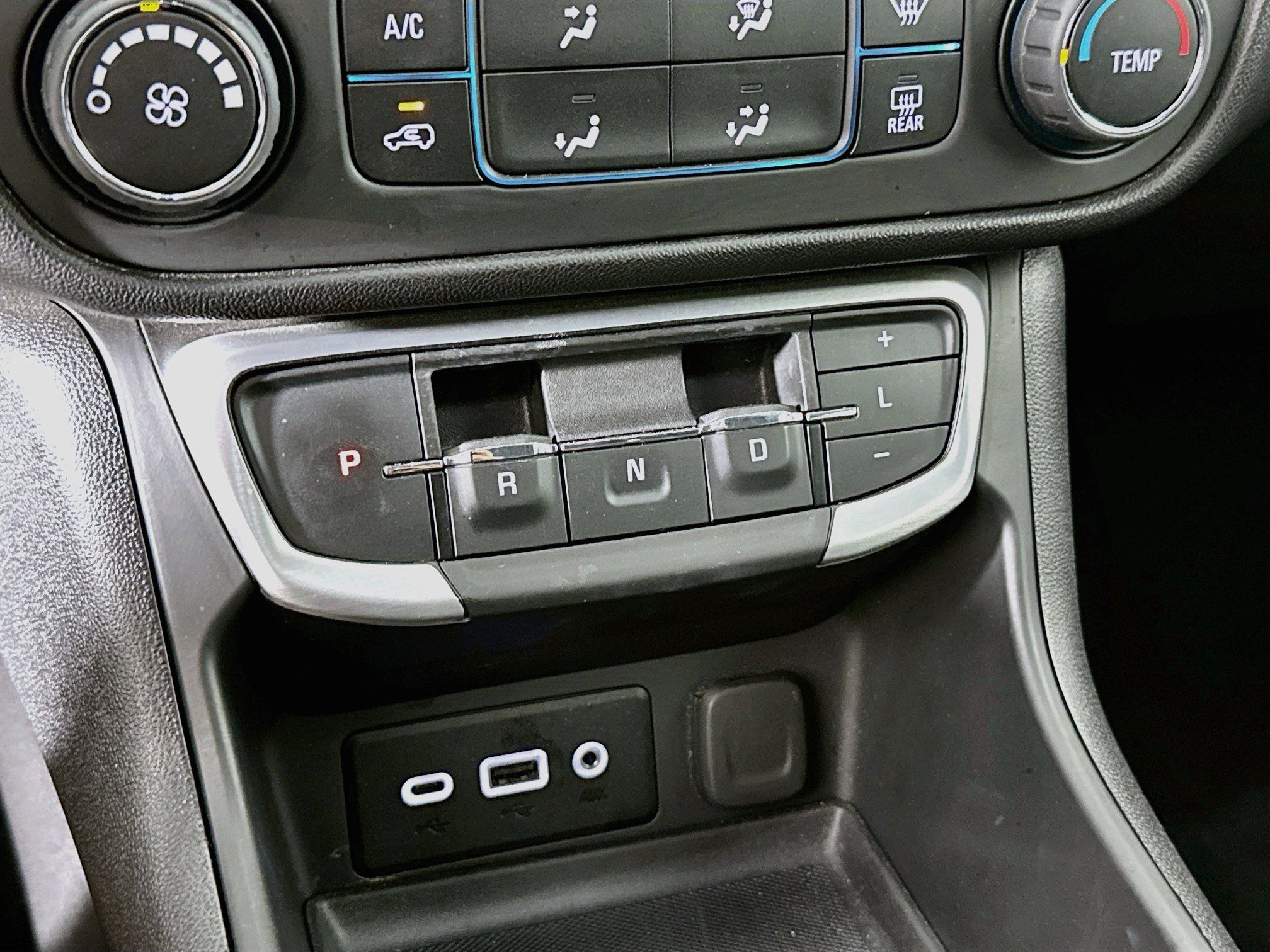Used 2024 GMC Terrain SLE FWD image 24