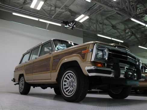 Used 1989 Jeep Grand Wagoneer image 42