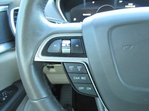 Used 2020 Lincoln Nautilus FWD image 24