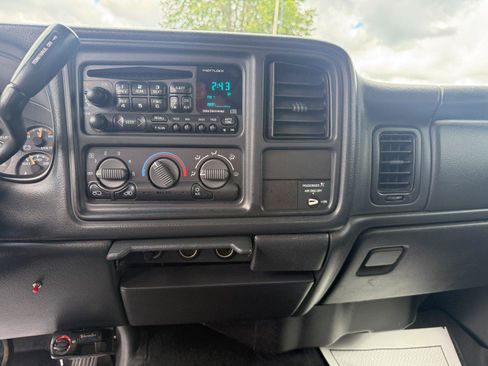 Used 2002 Chevrolet Silverado 1500 LS w/ Off-Road Pkg AWD/4WD image 12