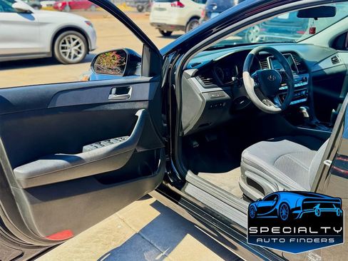 Used 2018 Hyundai Sonata SE w/ Cargo Package FWD image 11