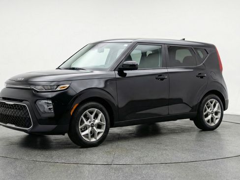 Used 2025 Kia Soul LX w/ LX Technology Package FWD image 3