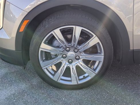 Used 2023 Cadillac XT4 Premium Luxury image 9
