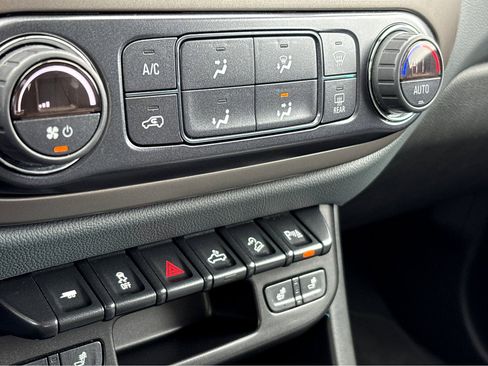 Used 2022 Chevrolet Colorado Z71 image 9