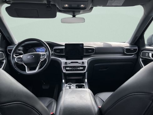 Used 2023 Ford Explorer XLT w/ Equipment Group 202A image 34