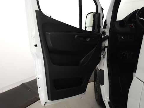 Used 2025 Mercedes-Benz Sprinter 2500 image 5