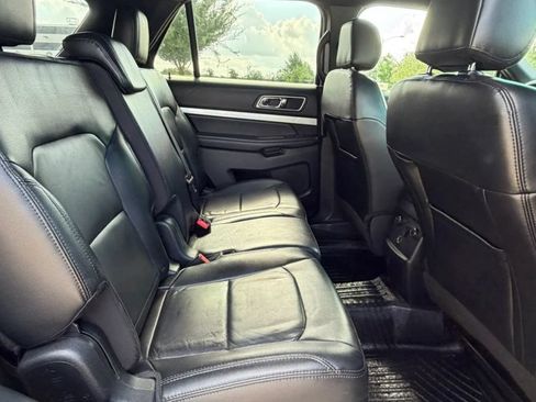 Used 2016 Ford Explorer XLT w/ Equipment Group 202A FWD image 9