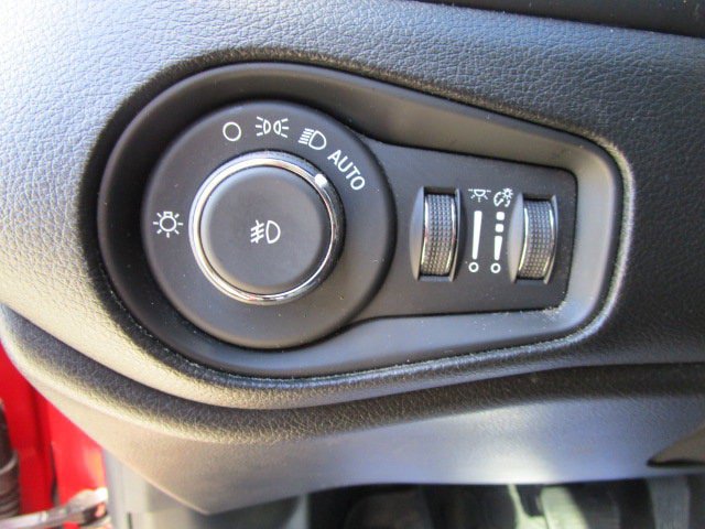 Used 2020 Jeep Renegade Latitude FWD image 14