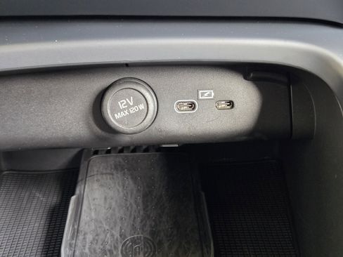 Used 2024 Volvo XC40 B5 Core image 27