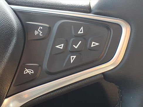 Used 2023 Chevrolet Equinox Premier image 18