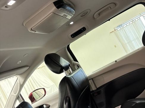 Used 2019 Chrysler Pacifica Touring-L FWD image 21