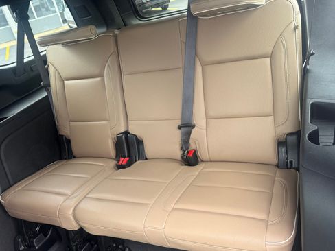 Used 2024 Chevrolet Suburban Premier w/ Premium Package AWD/4WD image 17